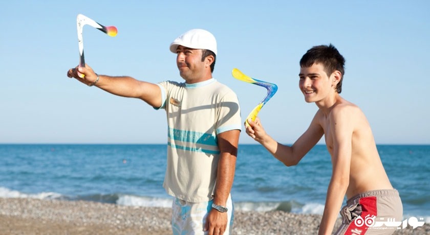 بازی بوم رنگ در ساحل